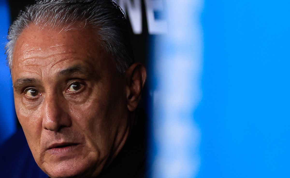 Tite escolhe substituto de Arrascaeta e improvisa dupla contra Grêmio no Flamengo.