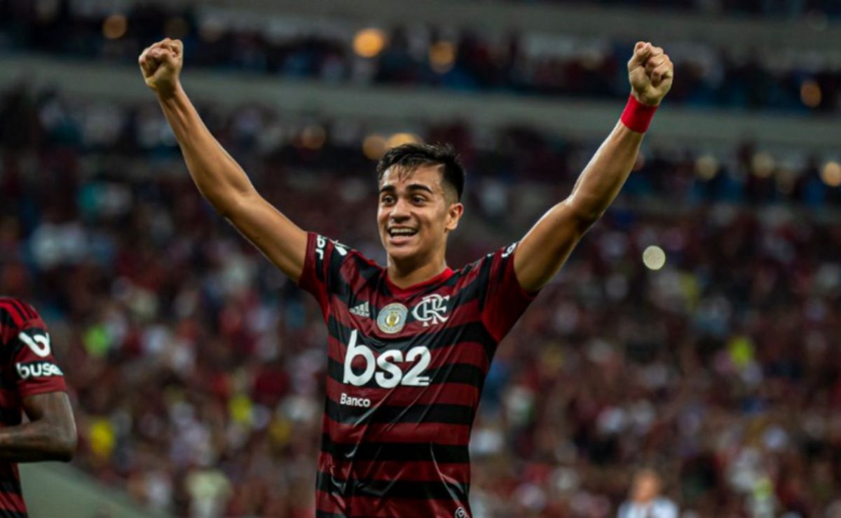 Reinier mantém mistério sobre possível volta ao Flamengo em entrevista