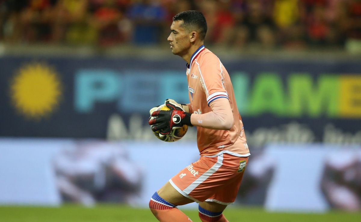 Santos e Corinthians disputam contratação de goleiro do Fortaleza, Fortaleza faz jogo duro