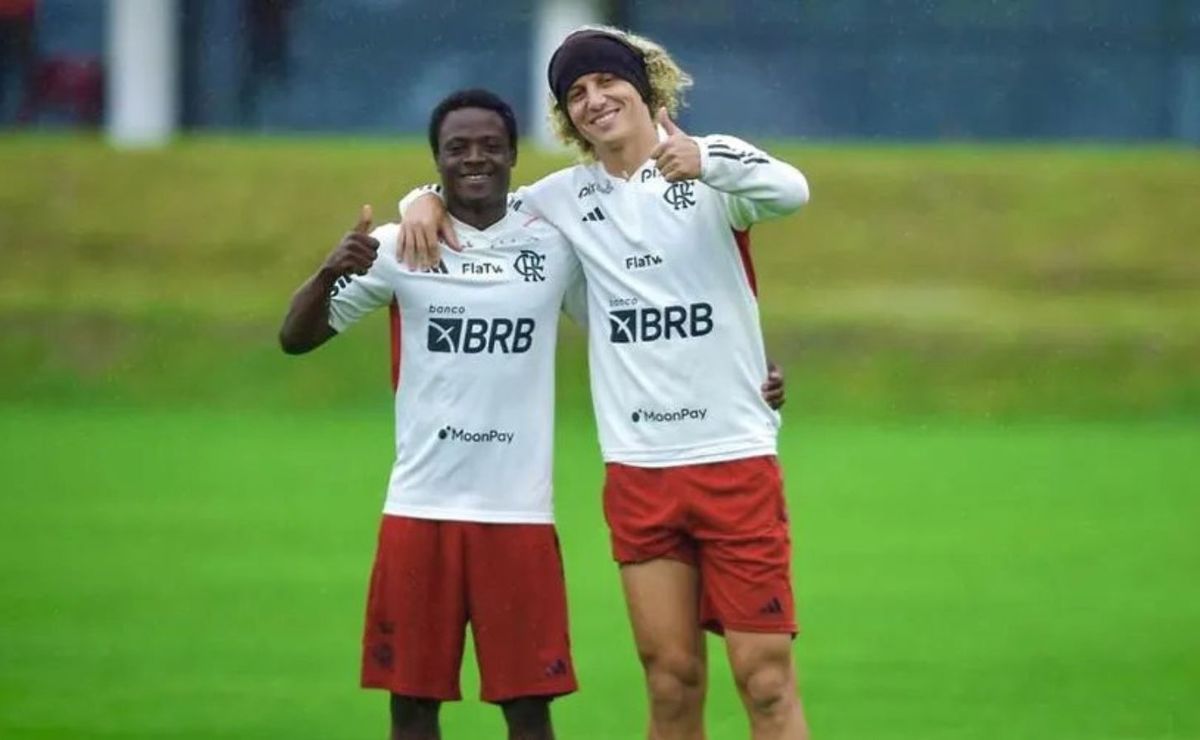 Flamengo comunica empresários sobre saída imediata de jogador, Tite não interfere.