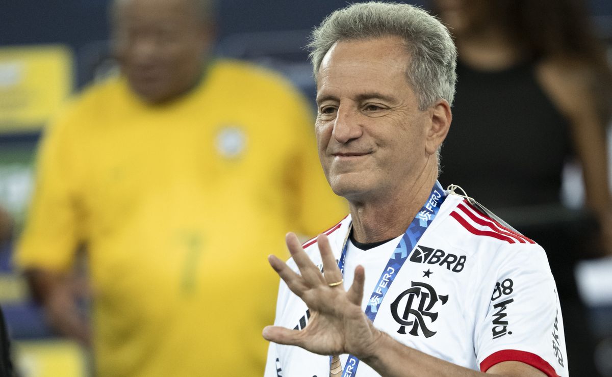 Presidente do Flamengo solicita apoio da torcida para projeto de estádio.