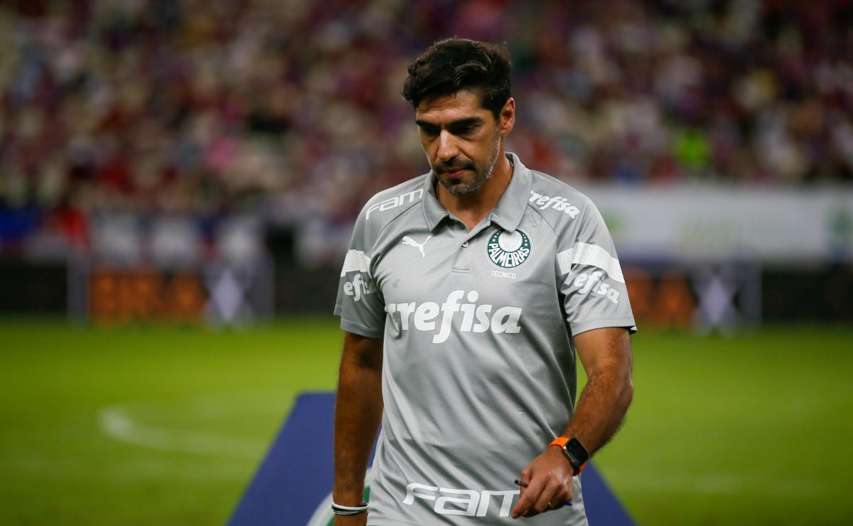 Abel Ferreira recebe má notícia: Palmeiras terá dois desfalques confirmados para clássico.