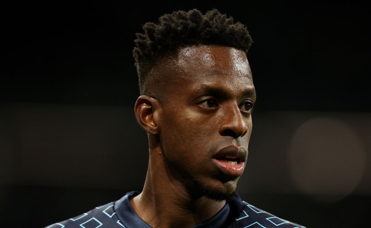 Corinthians mira reforço para substituir Palacios na lateral-esquerda