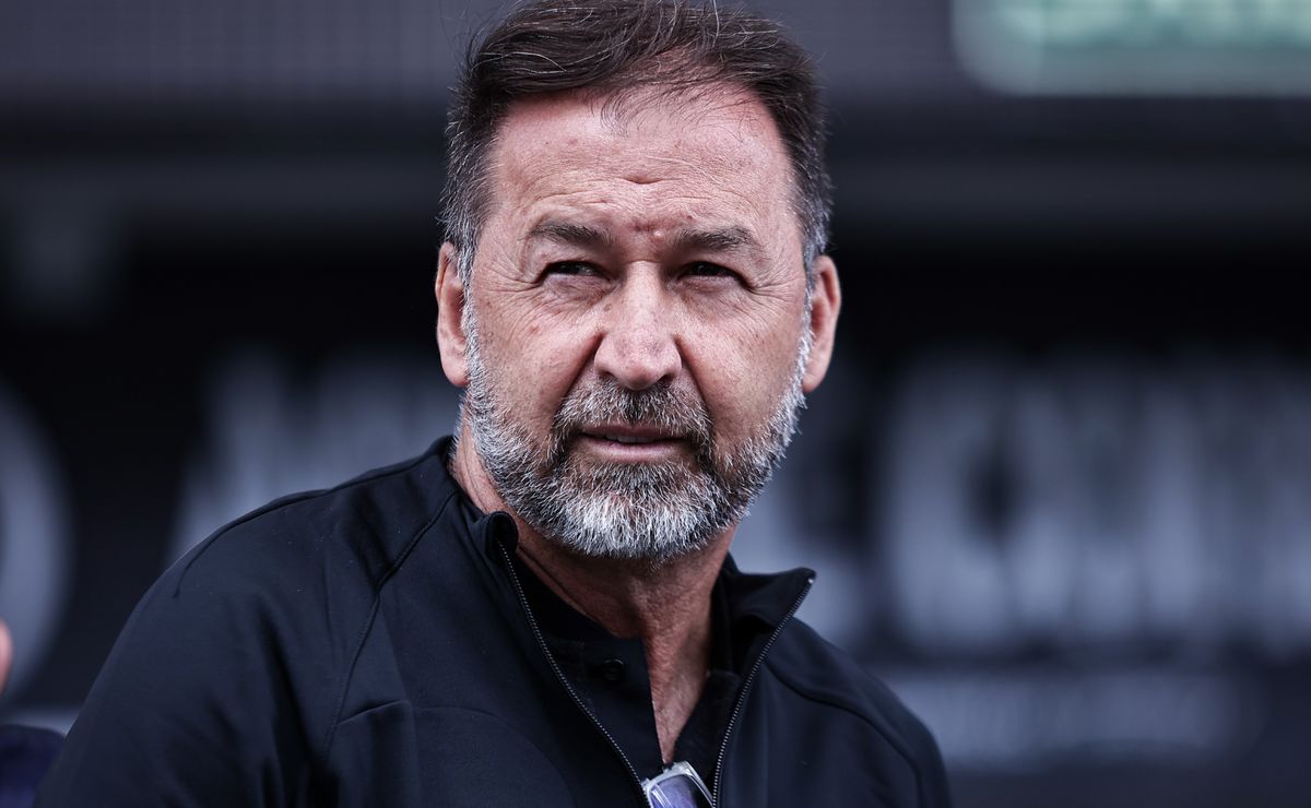 Corinthians busca R$ 300 milhões para patrocínio máster, segundo influenciador