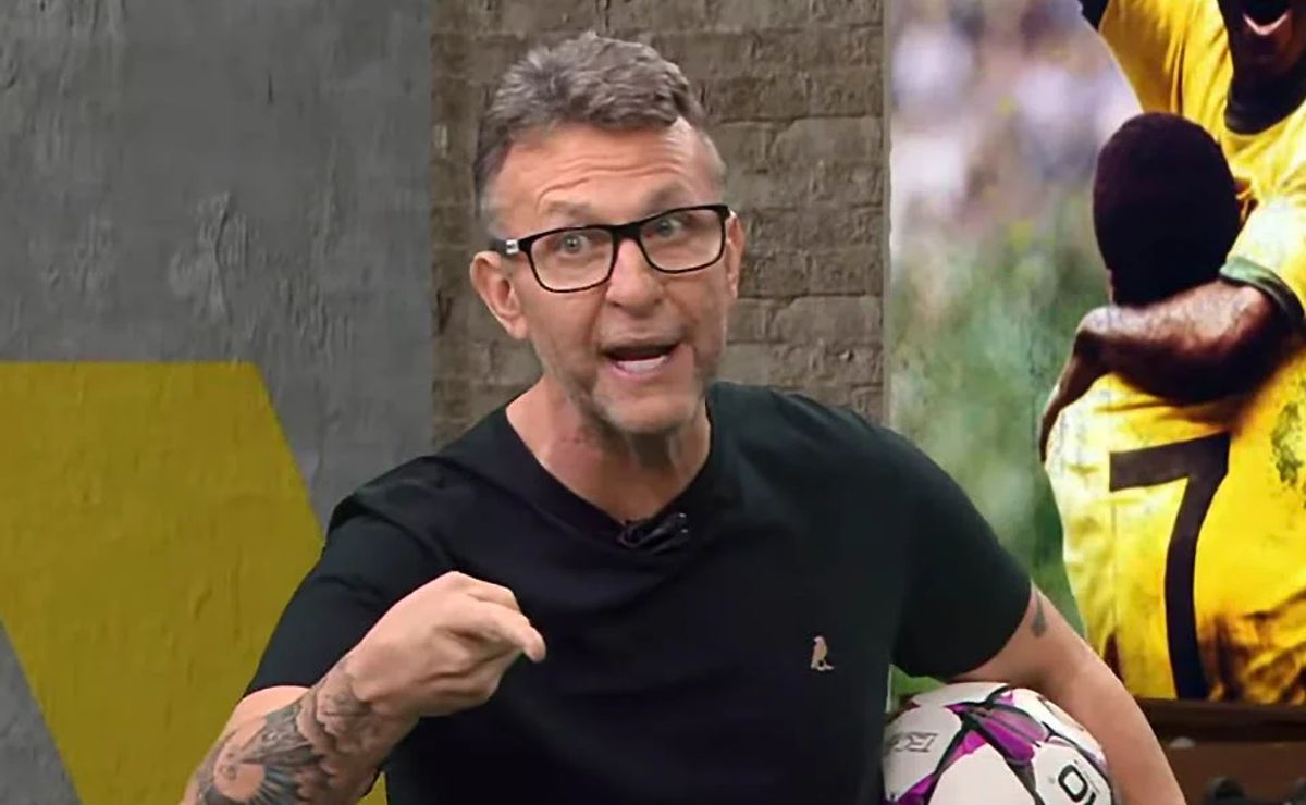 Neto revela contratação de zagueiro encaminhada no Corinthians em transmissão ao vivo