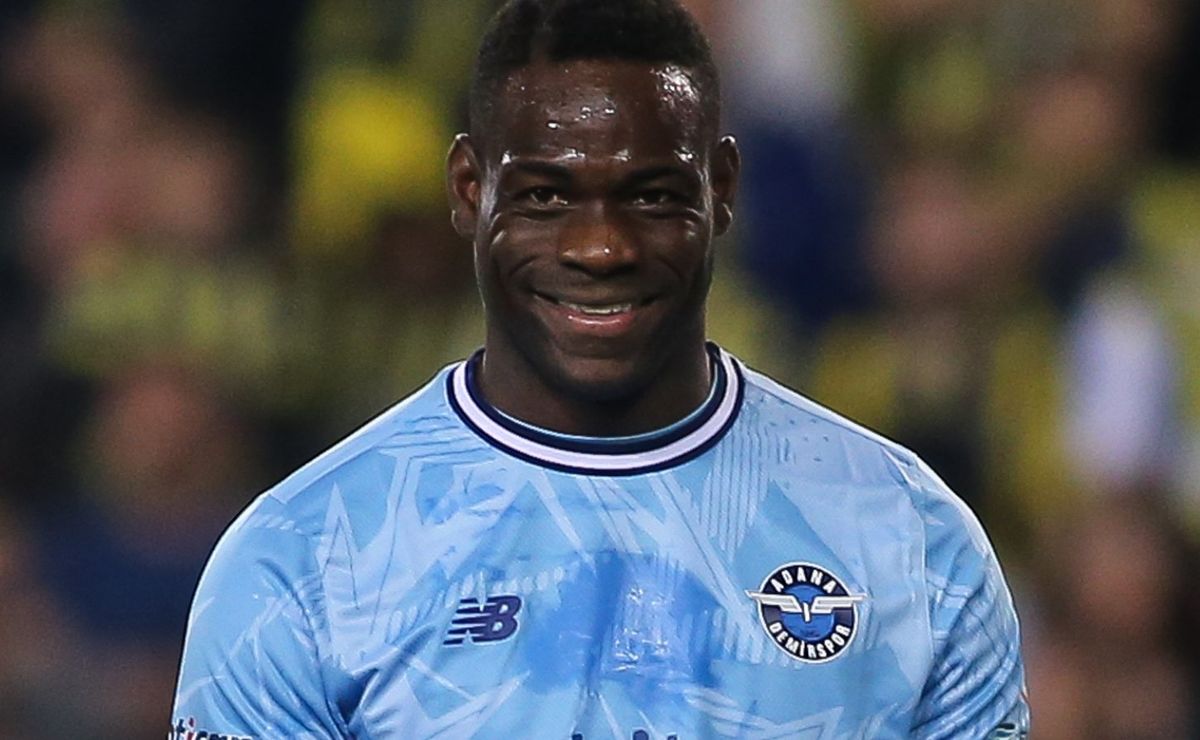 Corinthians negociando por Balotelli: proposta de R$ 28,5 milhões anuais está no radar.