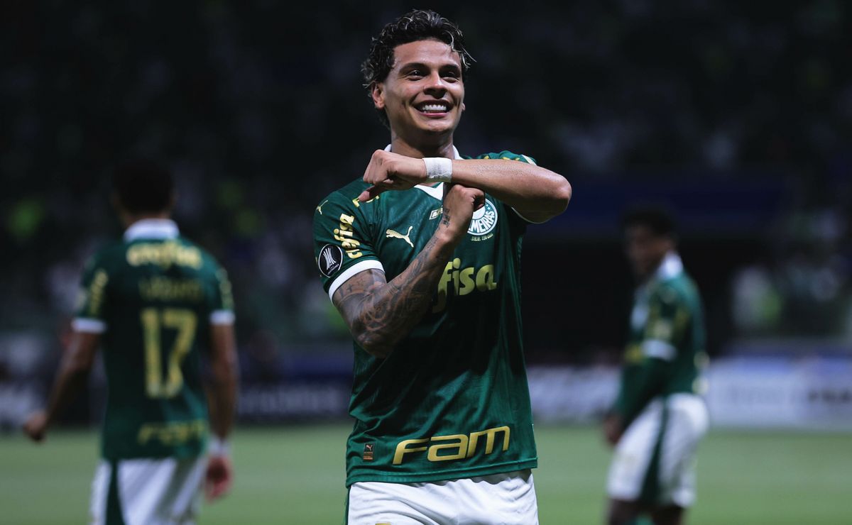 Manchester United interessado em contratar volante do Palmeiras com aprovação de Ten Hag