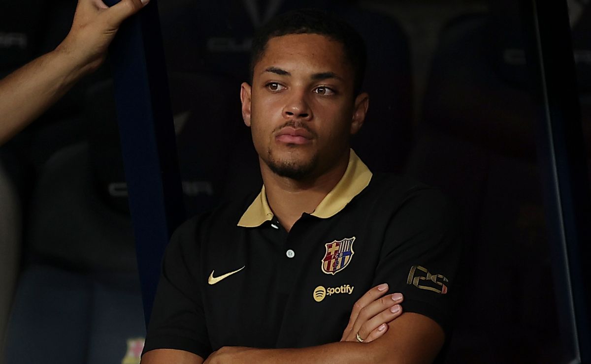 😬 Barcelona recebe informação importante do Betis sobre Vitor Roque, alvo do Palmeiras