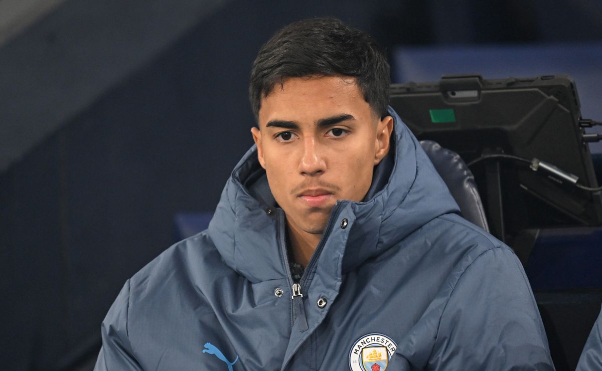 Jovem talento do Palmeiras surpreende no Manchester City recebendo elogios de Guardiola