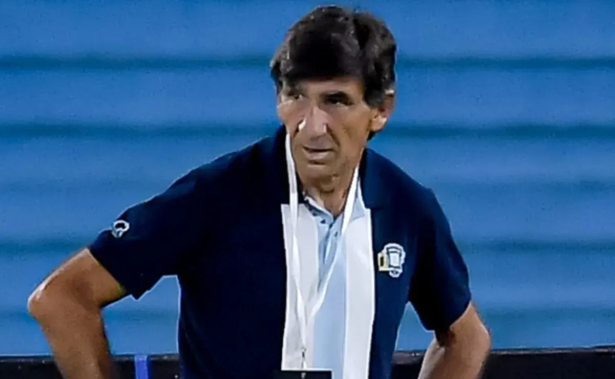 Racing muda estratégia e aplica esquema alternativo para tentar parar o Flamengo em duelo decisivo