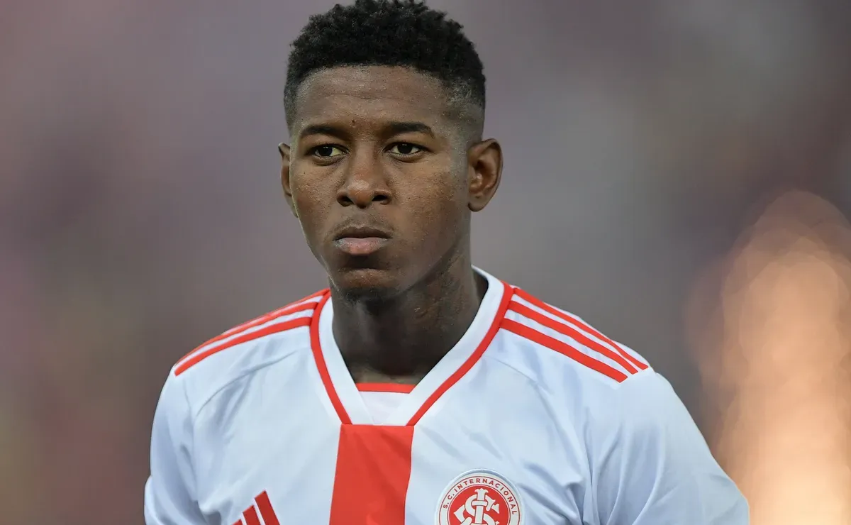 Vitão decide pelo Flamengo e frustra investida do Benfica em negociação nos bastidores