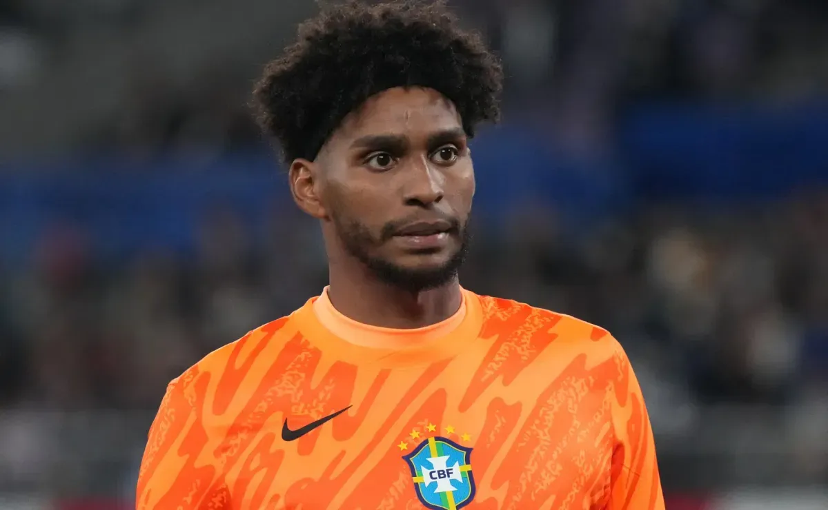 Milan intensifica investidas e faz proposta oficial para garantir a contratação de Hugo Souza do Corinthians