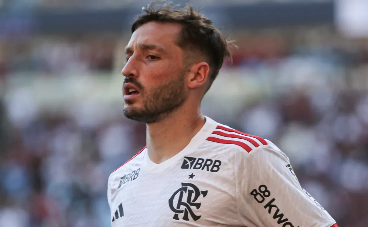 De saída? Time Russo avança nas negociações com lateral do Flamengo