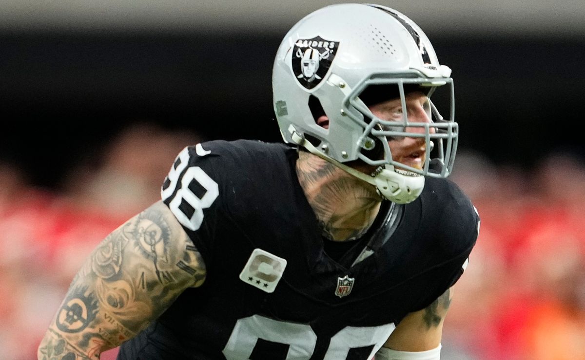 Antonio Pierce Gains Strong Backing from Raiders' Star Players for Permanent Coaching Role