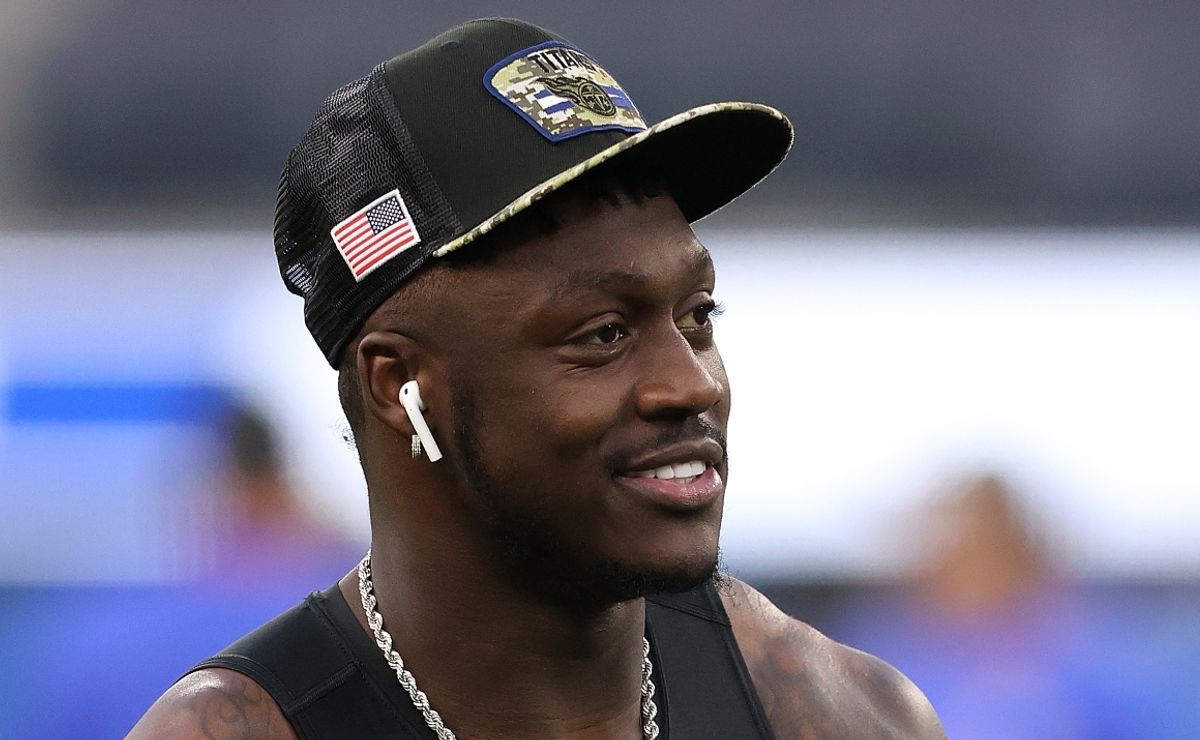 Eagles Wide Receiver A.J. Brown Ruled Out for Monday's Playoff Matchup Against Buccaneers