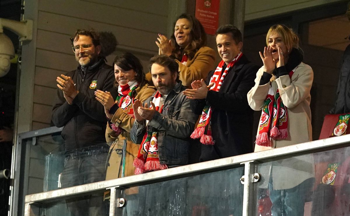 Wrexham fans welcome Always Sunny In Philadelphia cast