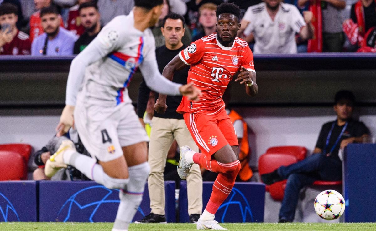 Alphonso Davies Canada jerseys cannot be bought on national team