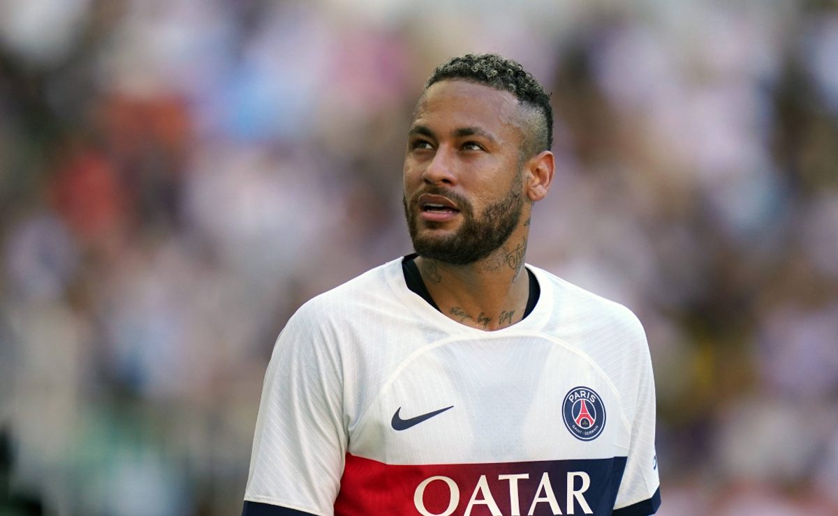 Neymar Jr Linked To Barcelona