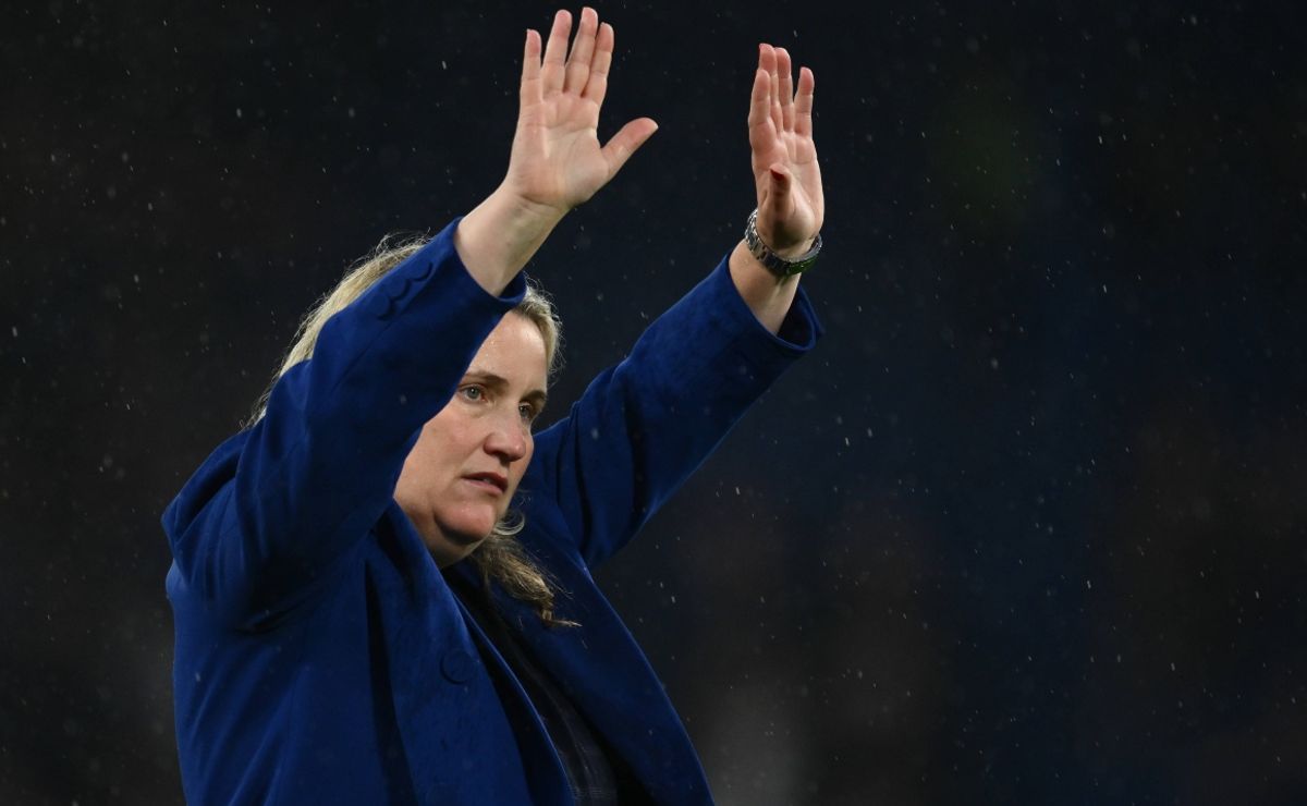 Trophyless Emma Hayes bizarrely concedes WSL title early