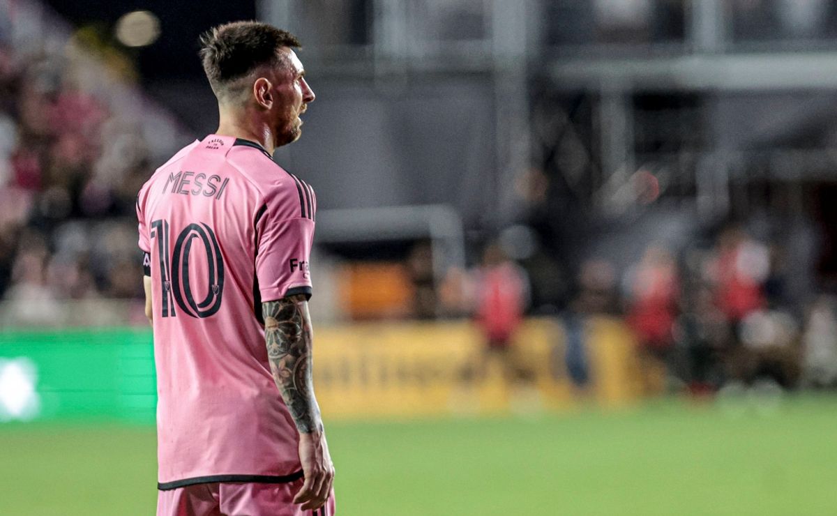 Vancouver Whitecaps fan sues club & MLS over Messi no-show