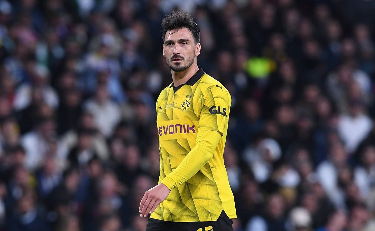 Hummels departs Dortmund day after head coach stepped down