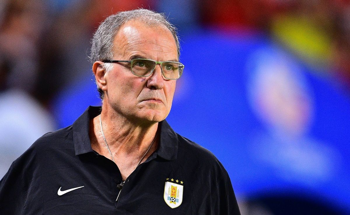 Bielsa wins over fans with treatment of Uruguay supporter