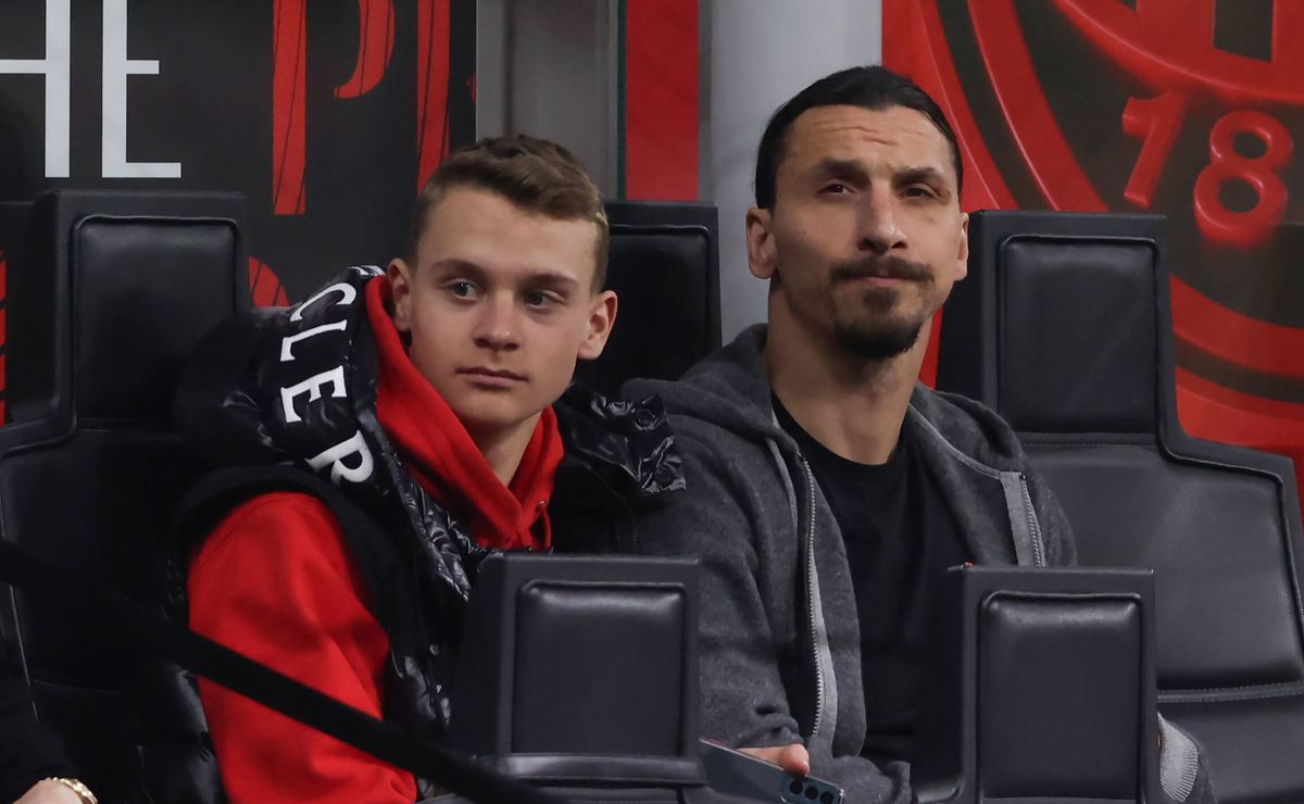 Ibrahimovic's son follows in father's footsteps with Milan contract