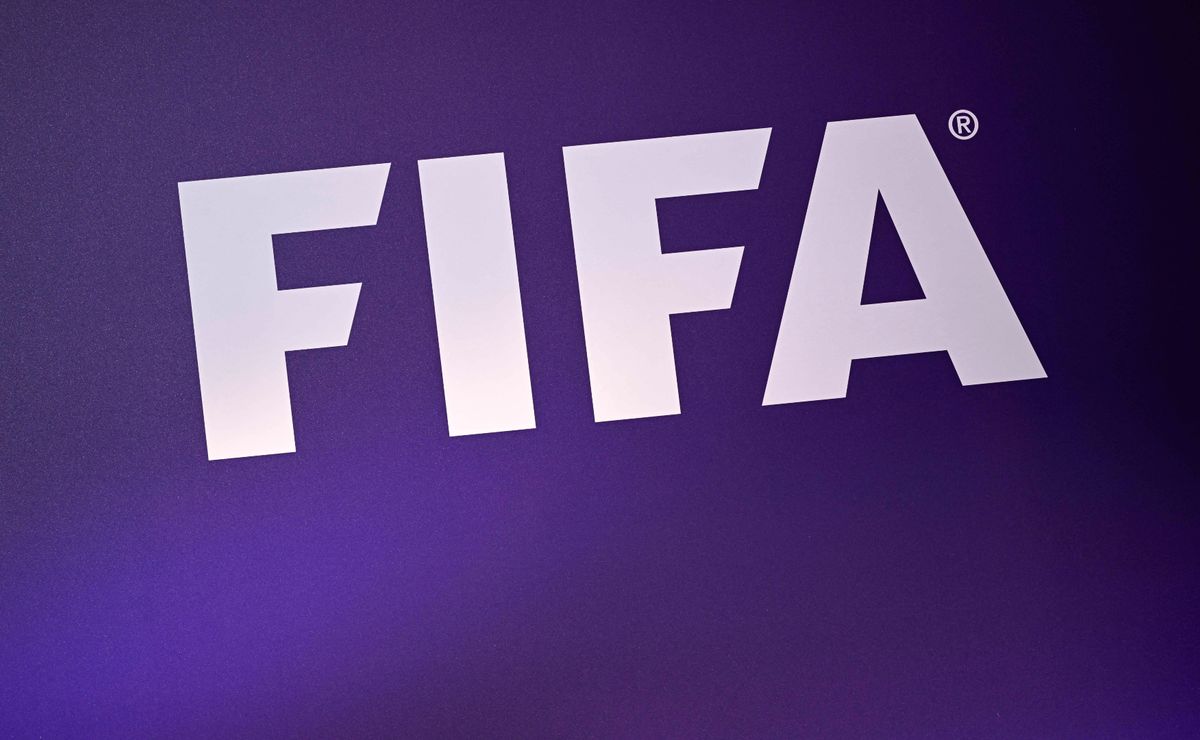 FIFA tries to circumvent lawsuit by having talks with player unions