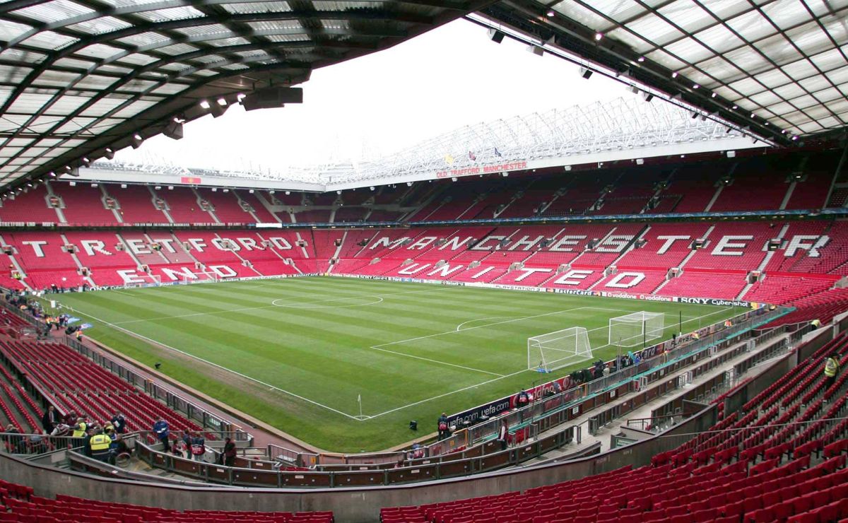 United to build new arena, move women's team into Old Trafford