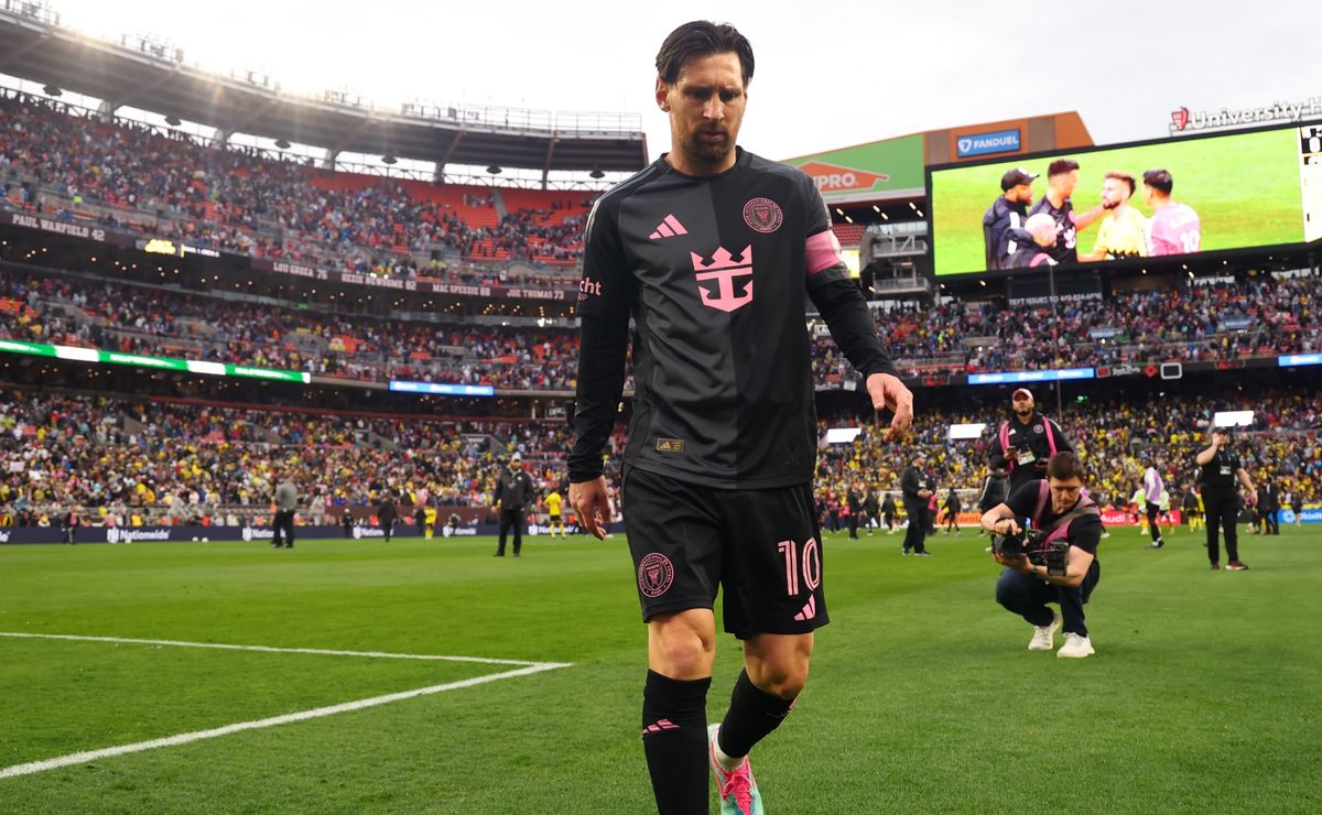https://ds-images.bolavip.com/news/image?src=https%3A%2F%2Fimages.worldsoccertalk.com%2Fjpg%2Ffull%2FWST_20250421_WST_566443_Lionel-Messi-3-1.jpg&width=1200&height=740