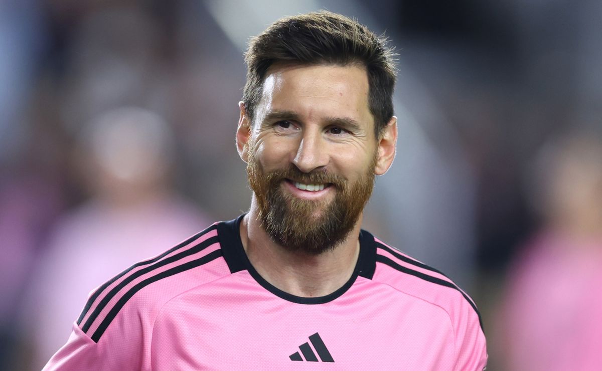https://ds-images.bolavip.com/news/image?src=https%3A%2F%2Fimages.worldsoccertalk.com%2Fjpg%2Ffull%2FWST_20250505_WST_568362_Messi-Inter-Miami-1.jpg&width=1200&height=740