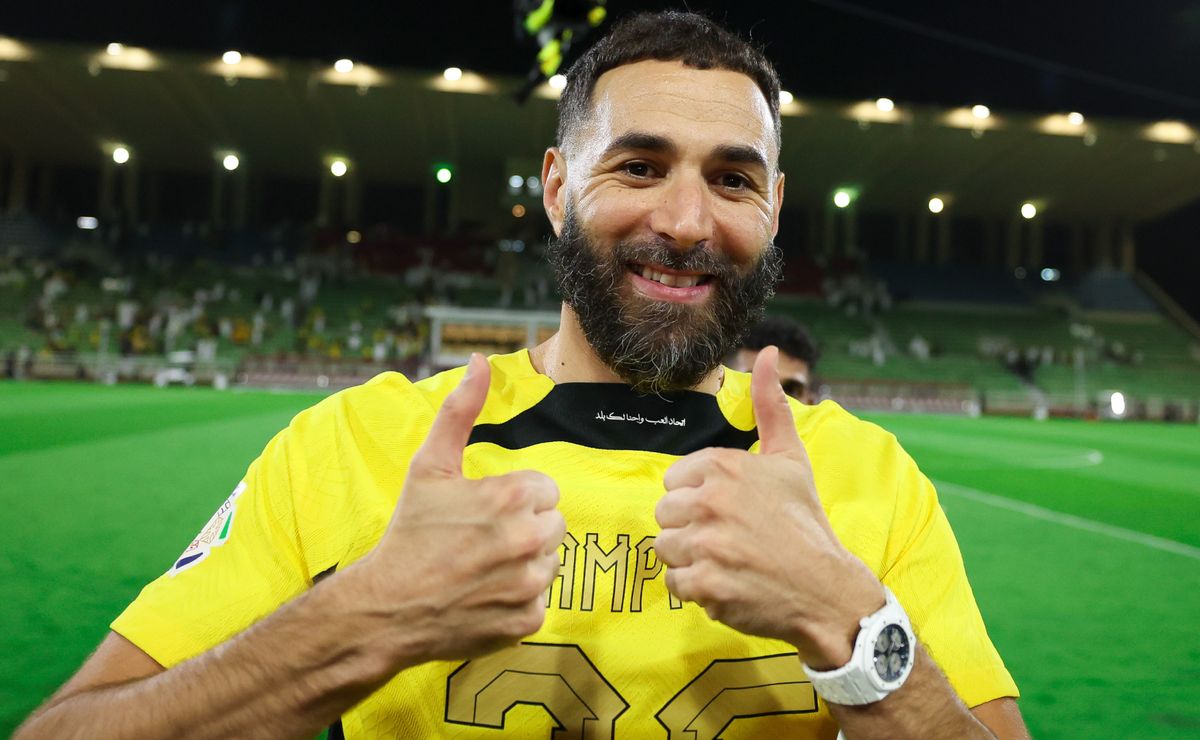 https://ds-images.bolavip.com/news/image?src=https%3A%2F%2Fimages.worldsoccertalk.com%2Fjpg%2Ffull%2FWST_20250516_WST_569944_benzema-trophy.jpg&width=1200&height=740