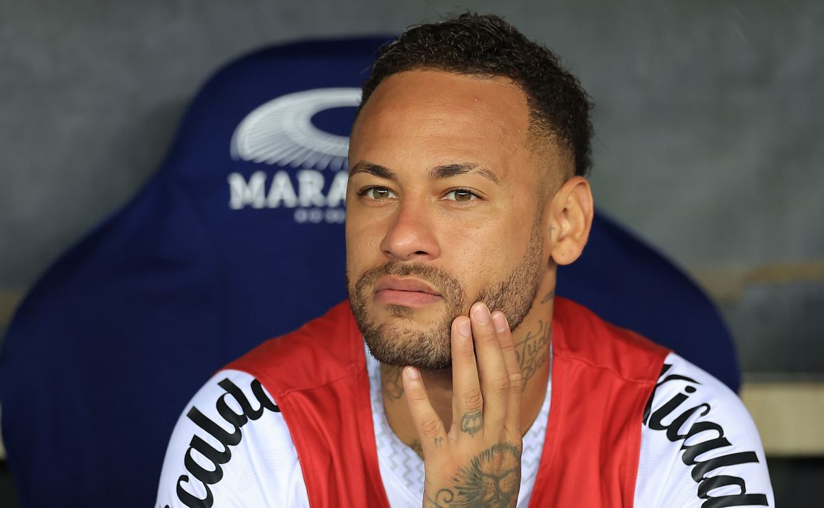 https://ds-images.bolavip.com/news/image?src=https%3A%2F%2Fimages.worldsoccertalk.com%2Fjpg%2Ffull%2FWST_20250518_WST_570294_neymar-santos.jpg&width=1200&height=740