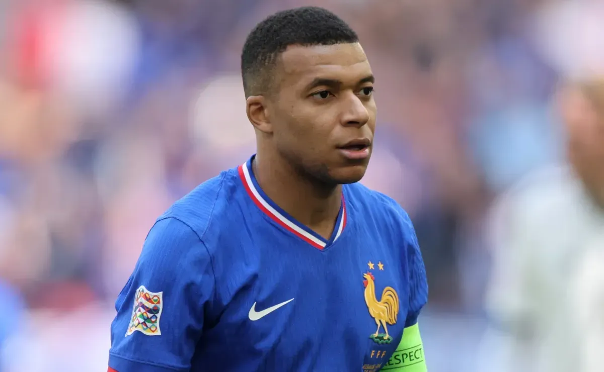 Kylian Mbappe suffers from a big setback of France, while Star PSG Teammate misses training with injury