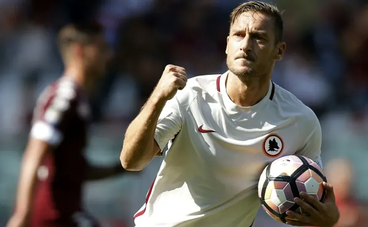 Totti still magic as Roma icon turns 40