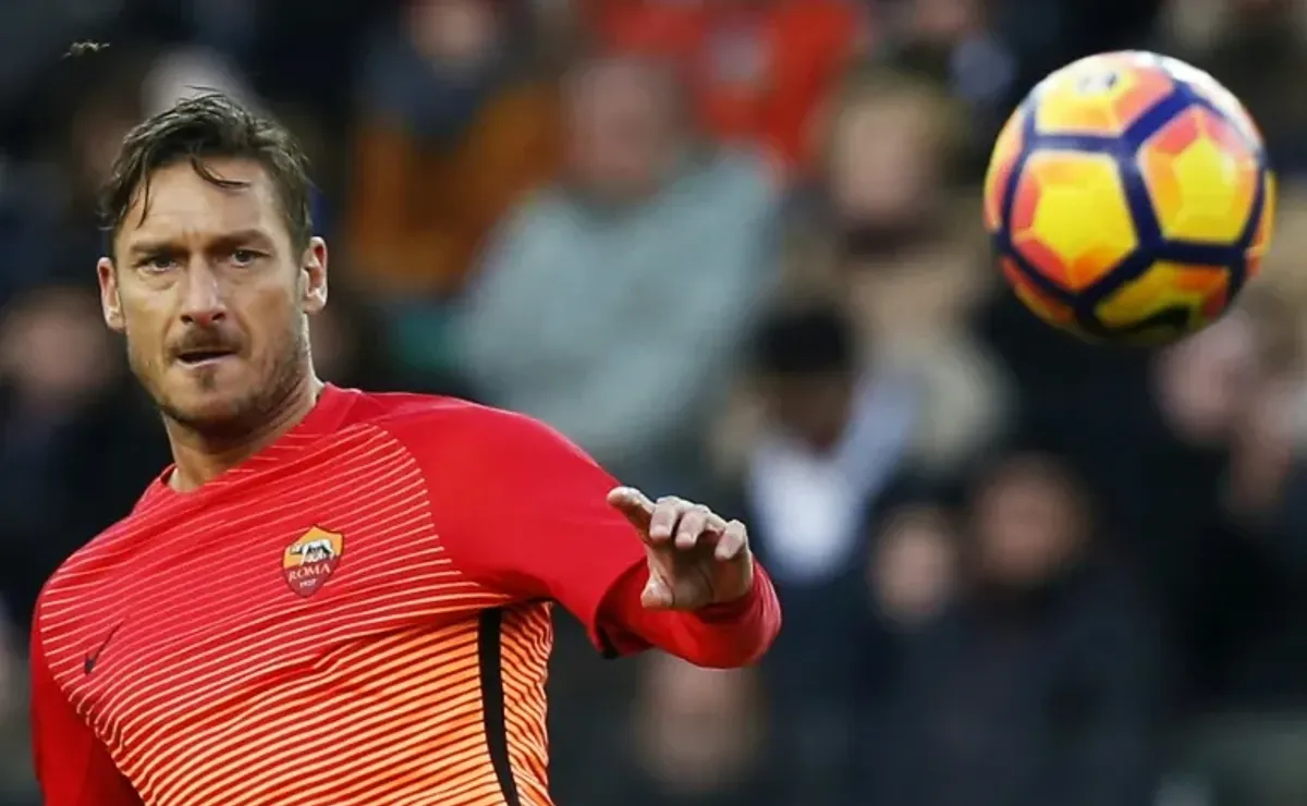 Totti late show sets up Italian Cup semi derby