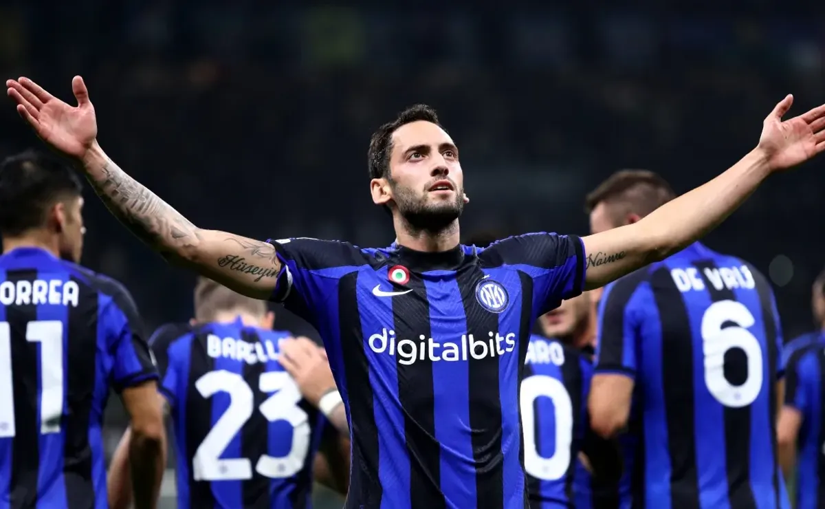 Hakan Çalhanoğlu reborn in black and blue of Inter Milan
