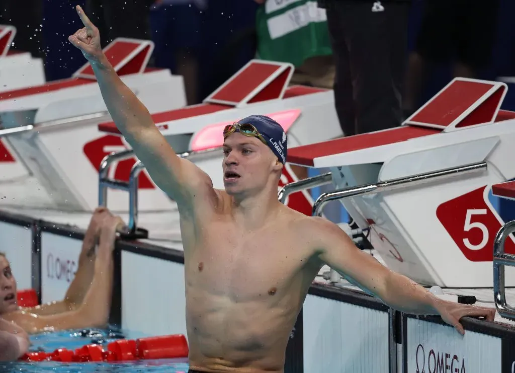 Leon Marchand quebró el récord olímpico de Michael Phelps en los 400 metros combinados. (Imago)
