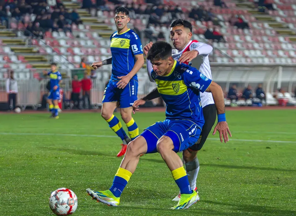 Barnechea rescata valioso triunfo desde Curicó (Campeonatochileno.cl)