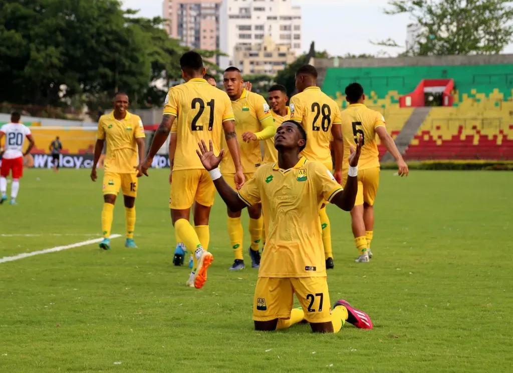 Neymar Sánchez dfentejando con Atletico Bucaramanga ante Union Magdalena por la fecha 18 de la Liga BetPlay DIMAYOR I 2023. Foto: VizzorImage / Jaime Moreno.