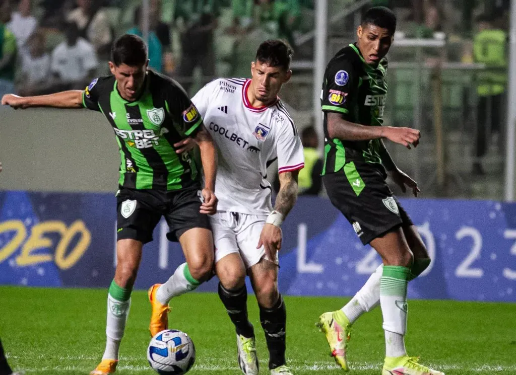 Colo Colo cayó por goleada ante el América MG y quedó fuera de la Copa Sudamericana. Foto: Photosport.