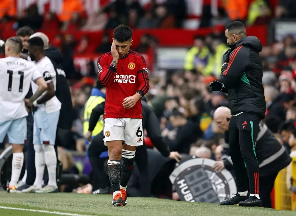 Liasndro Martínez salió lesionado el pasado 4 de febrero ante West Ham (IMAGO)