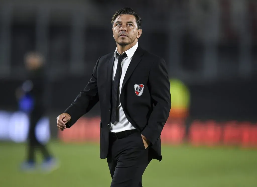 Marcelo Gallardo sob o comando do River Plate em duelo contra o Defensa y Justicia (Photo by Marcelo Endelli/Getty Images)