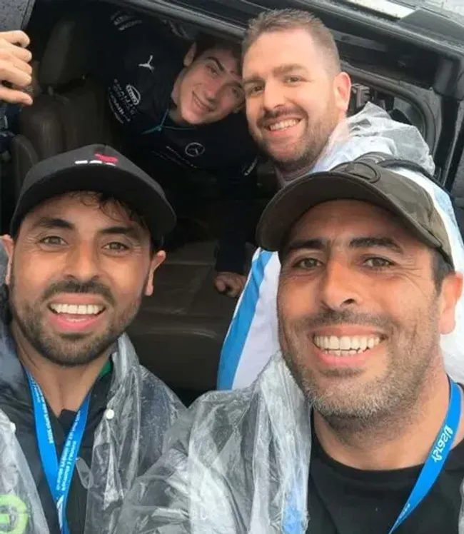 Gabriel Ponce de León (abajo derecha) conoce a Colapinto desde hace muchos años.