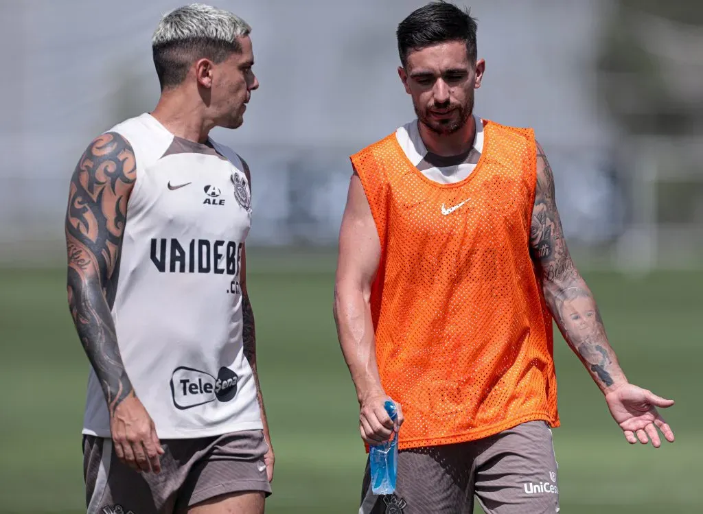 Fagner e Igor Coronado no treino do Corinthians. foto: Rodrigo Coca/Agência Corinthians