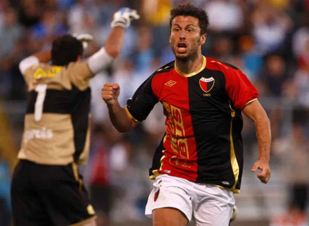 Si bien cerró su carrera en Huracán, su paso por Colón lo dejó como uno de los referentes del Sabalero en los últimos años.