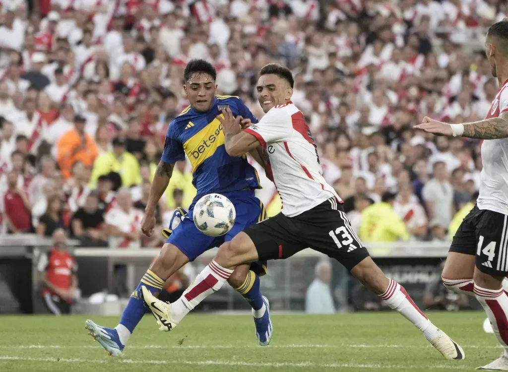 Enzo Díaz en el último Superclásico. (Foto: IMAGO).