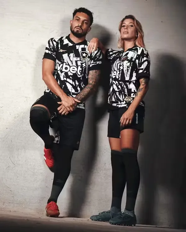 Alex Telles e Duda Santin