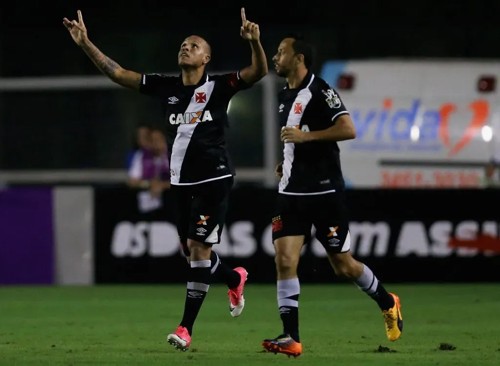 Luis Fabiano celebra junto a Nené el gol que le convirtió a Corinthians. (Foto Getty).