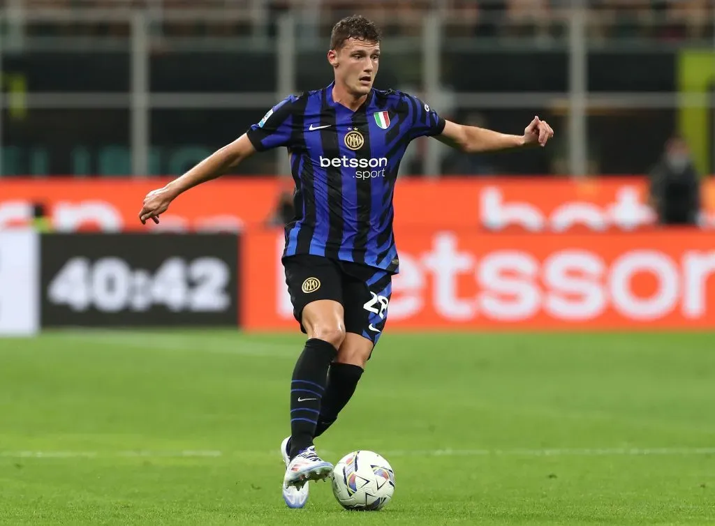 Benjamin Pavard em ação pela Inter de Milão. (Photo by Marco Luzzani/Getty Images)